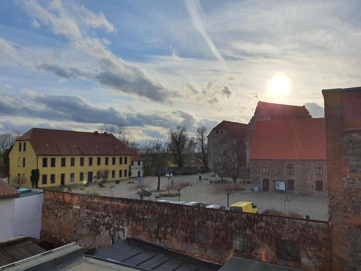 Grosses Offenes Loft Oder Kleine Gemuetliche Wohnung Mit Balkon Wolmirstedt Ngoại thất bức ảnh